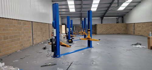 Post car lift 240v - post,